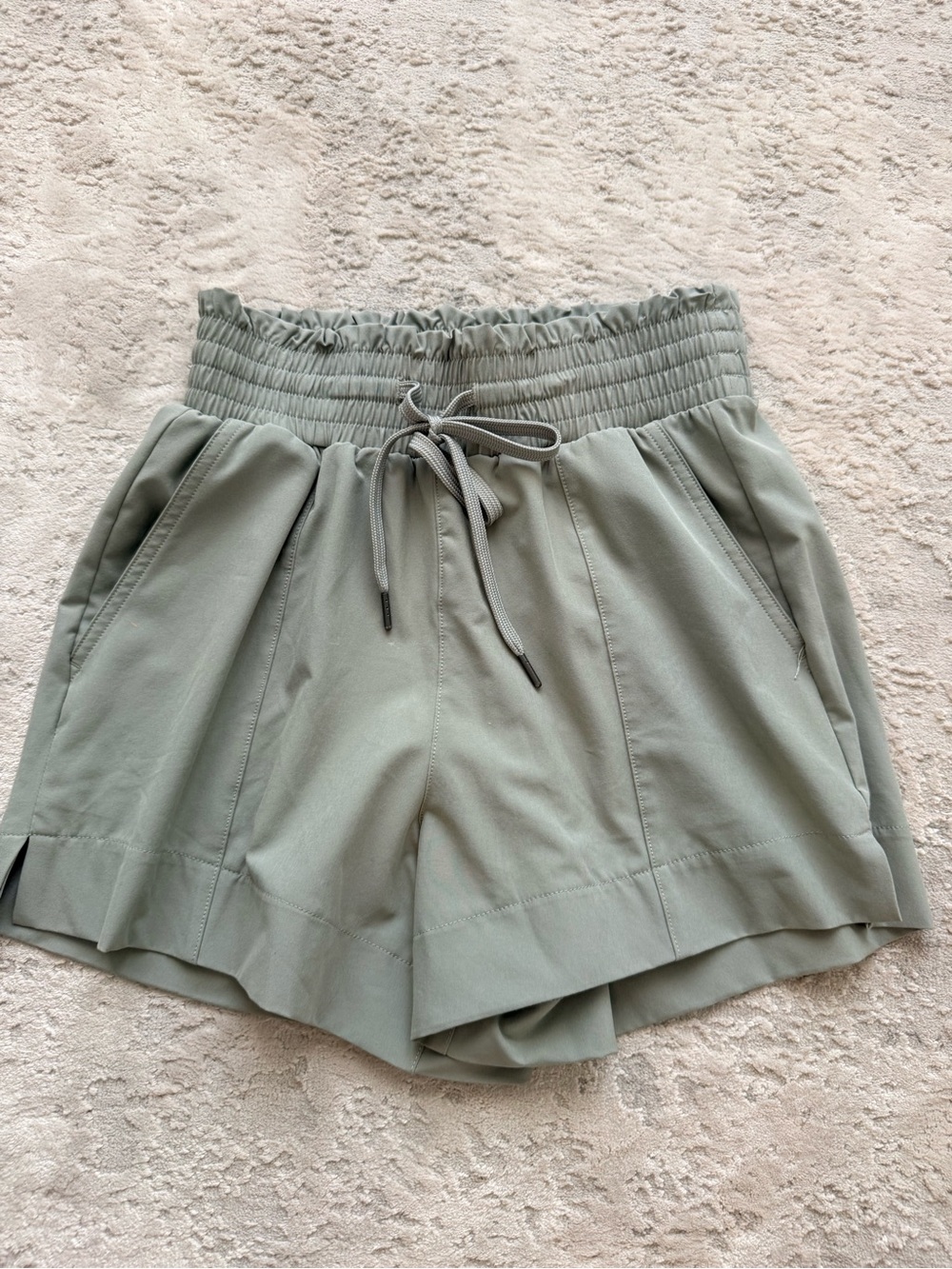 Abercrombie Relaxed High-Waist Drawstring Women's Shorts in Sage Green